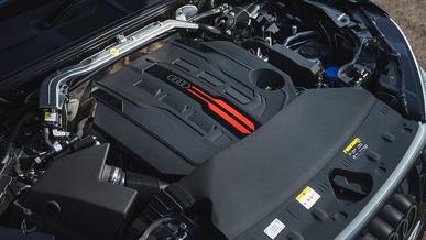 Audi тағы электрге көшуден бас тартты