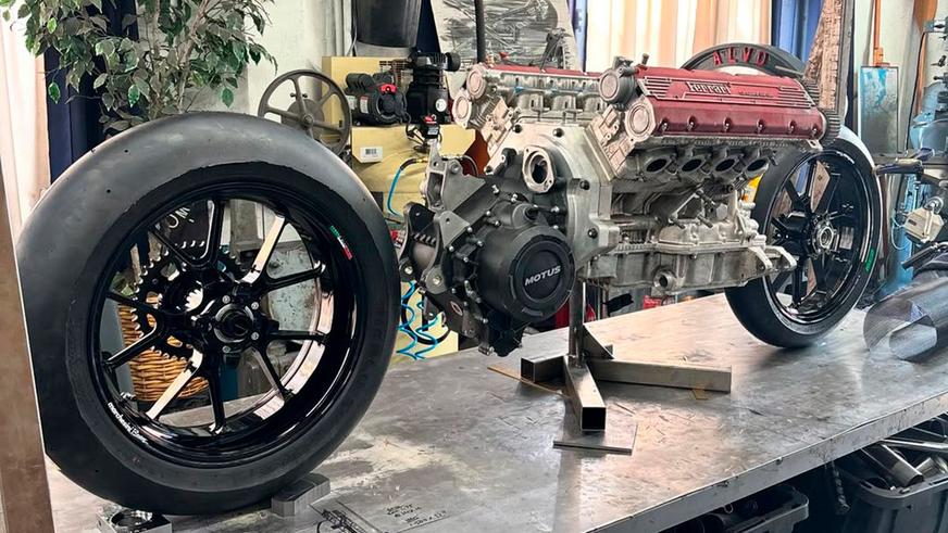 В США построили супербайк вокруг двигателя Ferrari