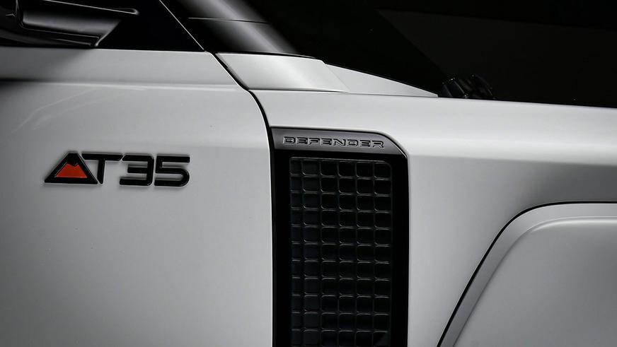 В Arctic Trucks слегка обновили Defender AT35