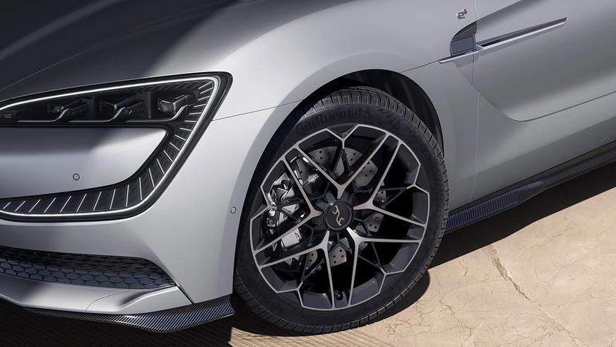 В Китае начались продажи 1305-сильного суперседана Yangwang U7