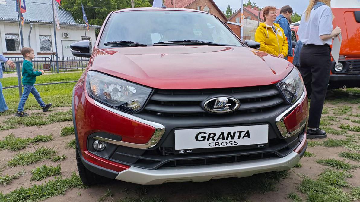 Lada Granta Active Cross показали вживую
