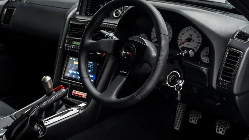 Один из самых редких Nissan Skyline GT-R появился в продаже в Дубае