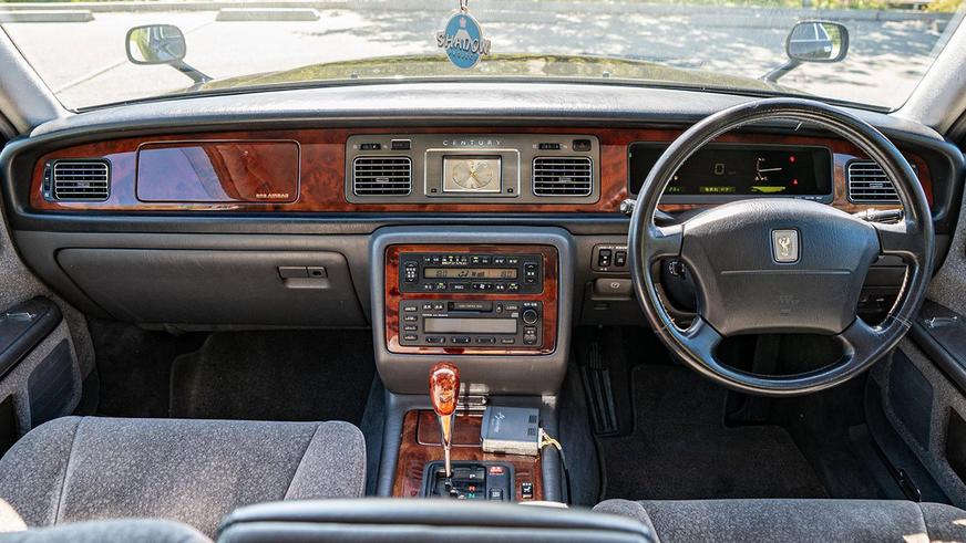 Toyota Century продали по цене бюджетной малолитражки Toyota Century продали по цене бюджетной малолитражки