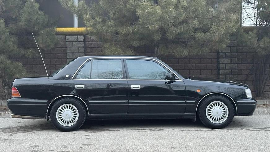 Toyota Crown (S150) с левым рулём продают за 10 млн тенге на Kolesa.kz