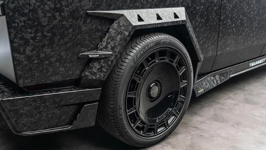 В Mansory построили очень карбоновый Tesla Cybertruck
