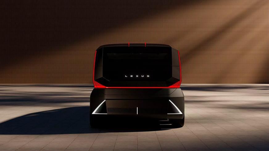 Lexus LS стал роскошным вэном с шестью колёсами