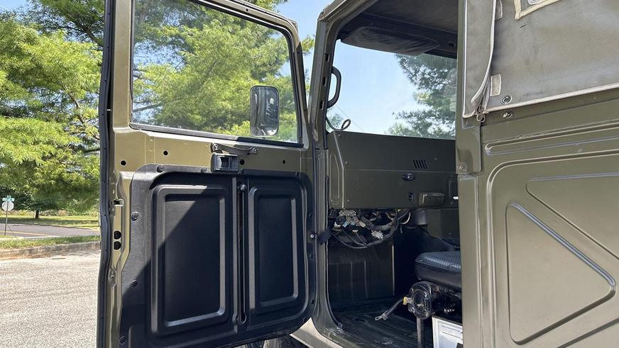 Военный Toyota Mega Cruiser пустят с молотка в США