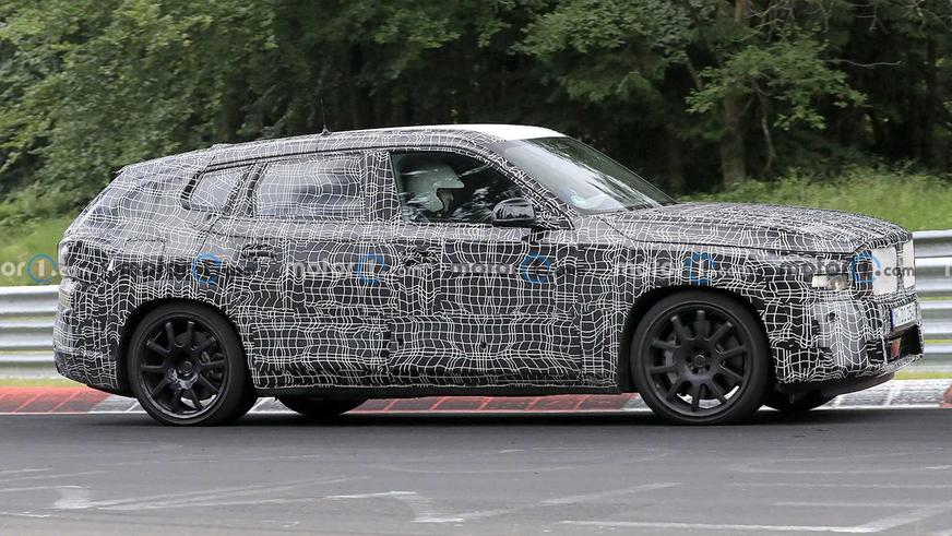 Новое «личико» BMW шокирует даже под чадрой