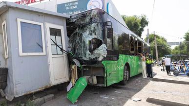 Крупное ДТП с автобусом в Алматы. Один человек погиб