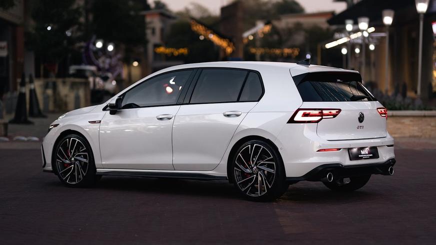 Стандартный Volkswagen Golf GTI облачили в броню