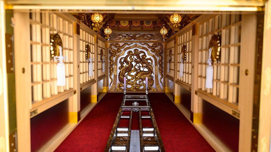 Необычный катафалк продали на торгах в США