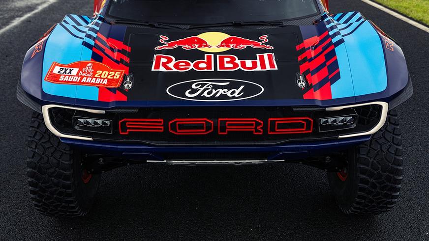 Ford показал внедорожный суперкар для «Дакара»