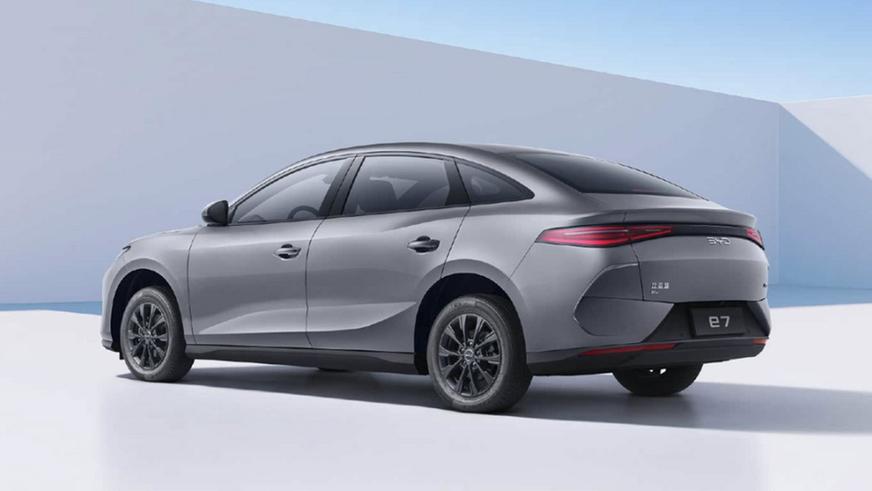 Недорогой электроседан BYD e7 вышел на рынок Китая