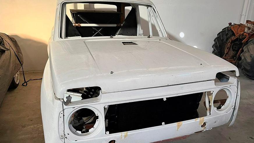 Кузов “Нивы”, подготовленный под международные ралли, продают во Франции