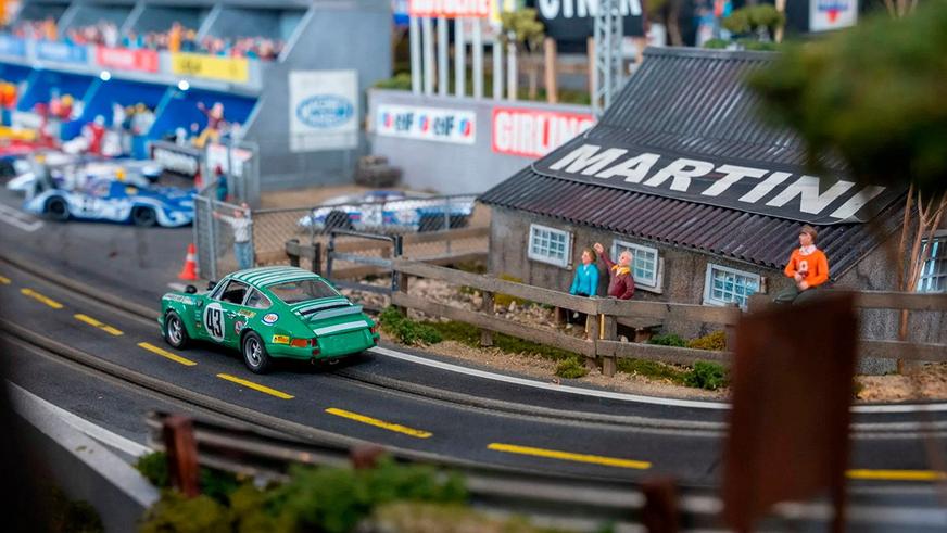 Гоночная трасса внутри Porsche 917