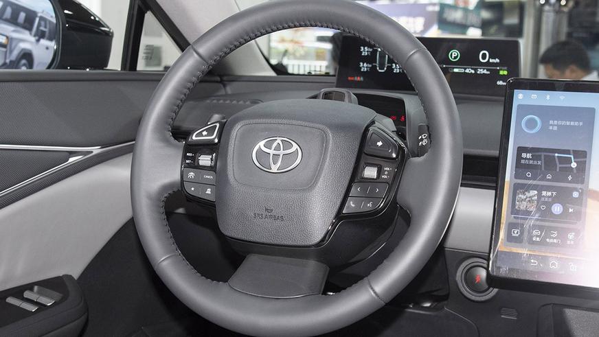 В Китае стартовали продажи самой большой электрической Toyota