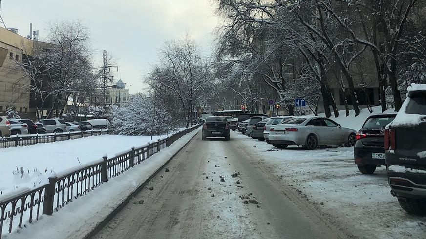 Осторожно, гололедица! Почему на улицах Алматы каток