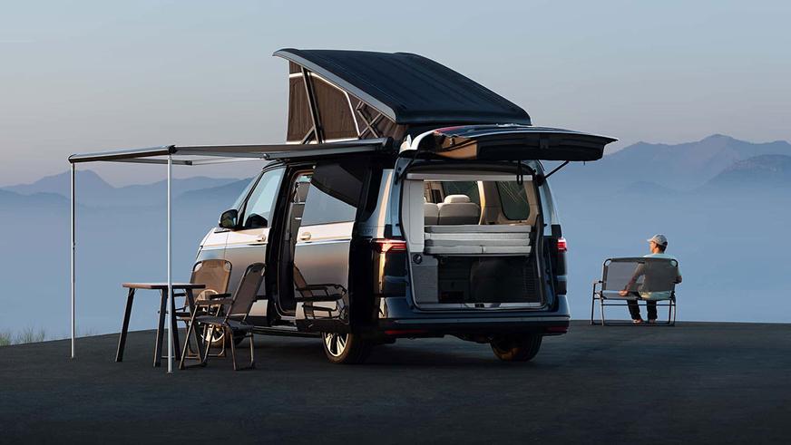 VW T7 превратился в дом на колёсах с двумя дверями и палаткой