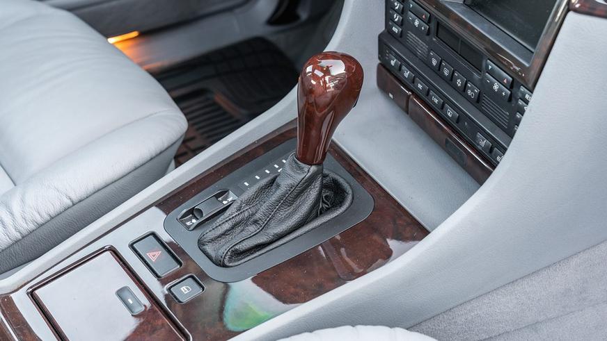 На торги выставили почти новую BMW 740iL (E38) 2000 модельного года