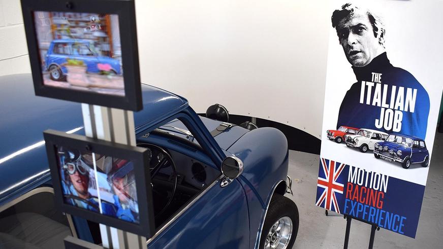 Классический Mini превратили в полноценный игровой симулятор