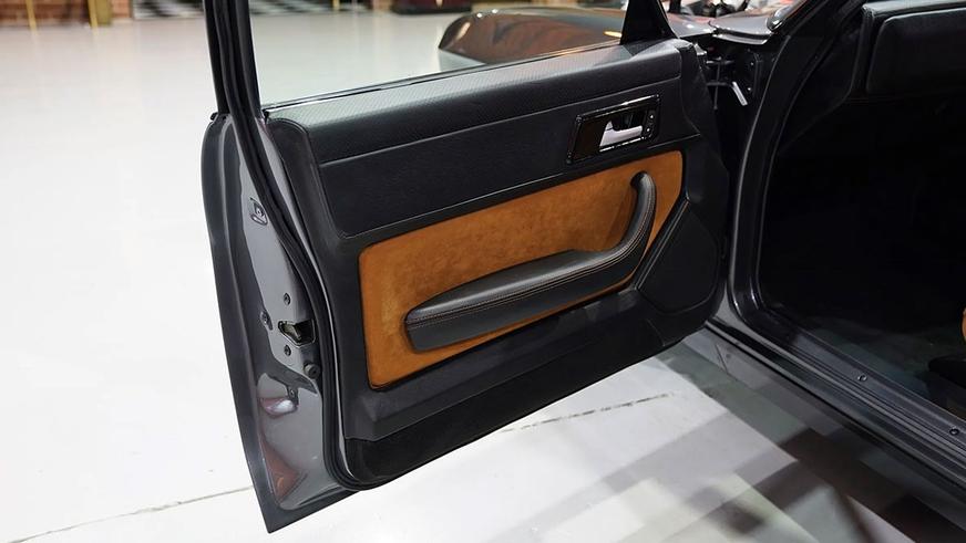 Роскошный рестомод на базе малоизвестной модели из Австралии появился на торгах