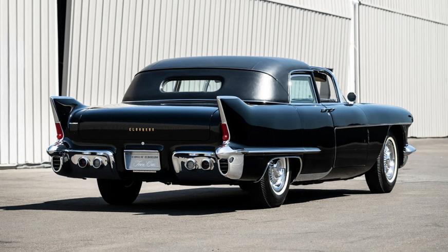 Экстравагантный Cadillac Eldorado продали за полмиллиона долларов