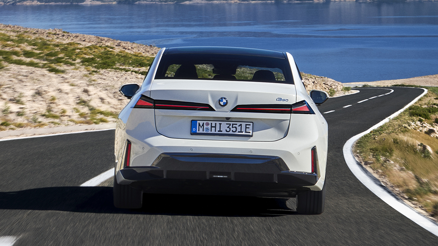 BMW начала принимать заказы на i3 раньше времени