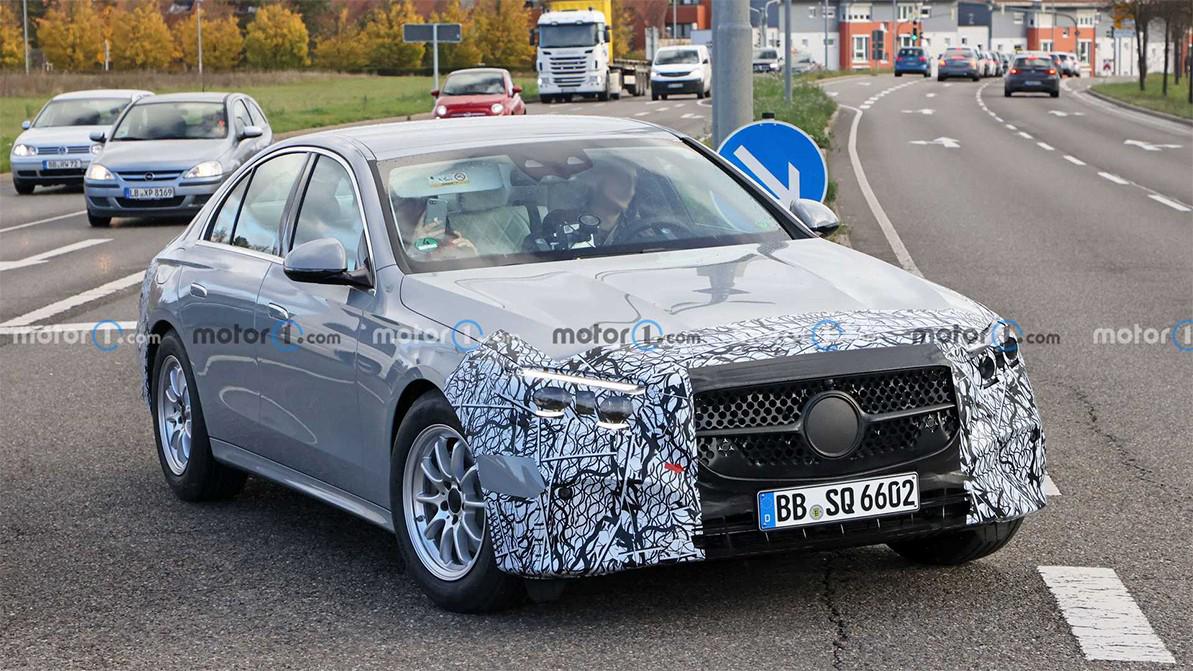 Новый Mercedes E-Class не получит гиперэкран
