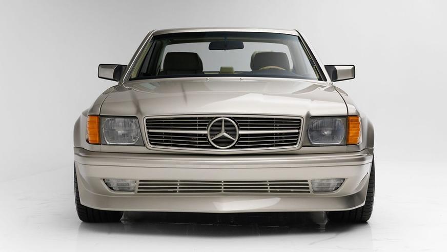 Рестомод Mercedes-Benz 560 SEC с мотором AMG в продаже