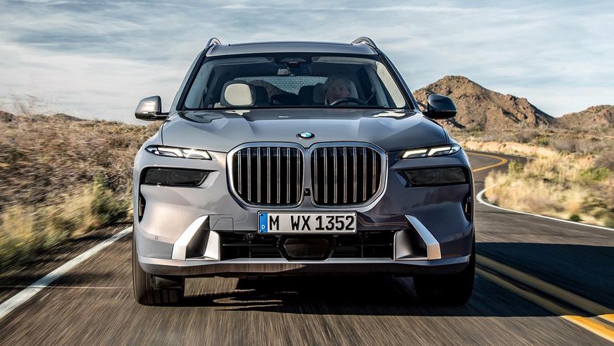 BMW X7 с обновлённым лицом. Первые фото