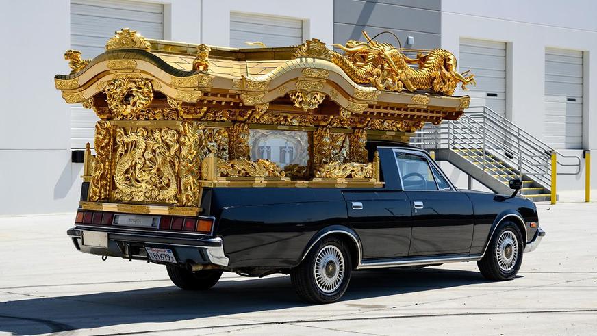 Необычный катафалк продали на торгах в США