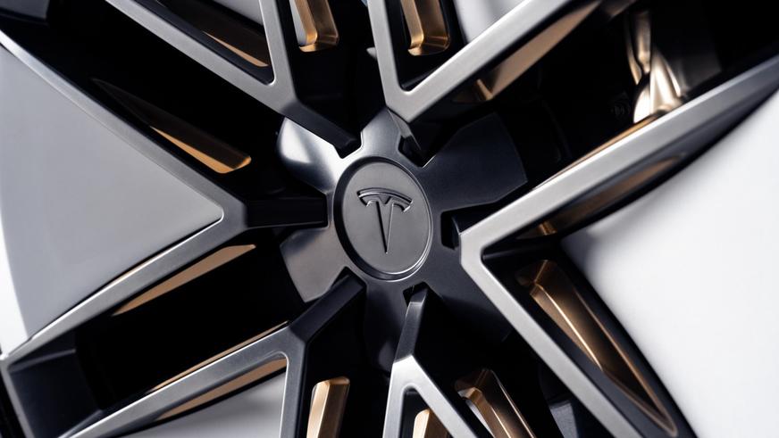 Tesla представила Roadster с реактивными ускорителями