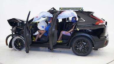 Девять из пятнадцати кроссоверов провалили новый краш-тест IIHS