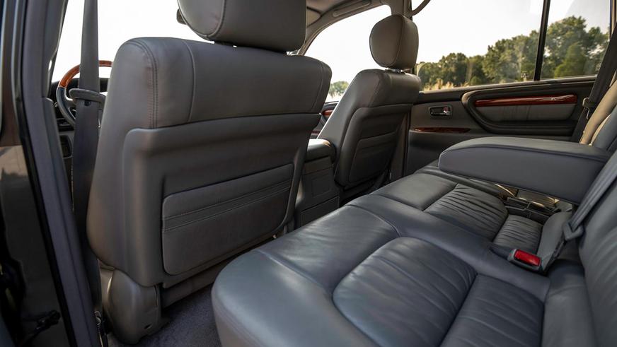 Lexus LX470 с небольшим пробегом выставили на аукцион в США