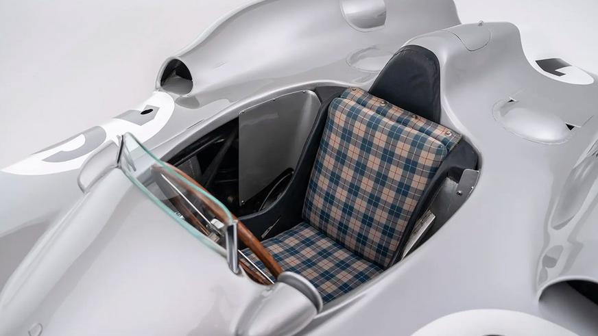 В открытой продаже впервые появился формульный Mercedes-Benz 1954 года