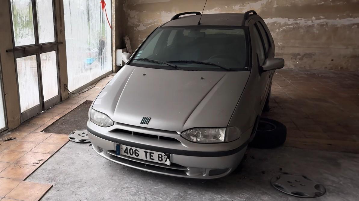 Францияда иесіз қалған Peugeot автосалоны табылды