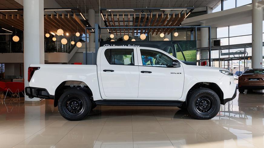Сколько просят за новый Toyota Hilux в Казахстане