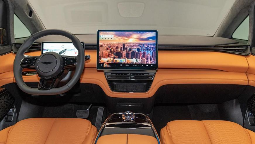 Geely выпустит новый гибридный минивэн