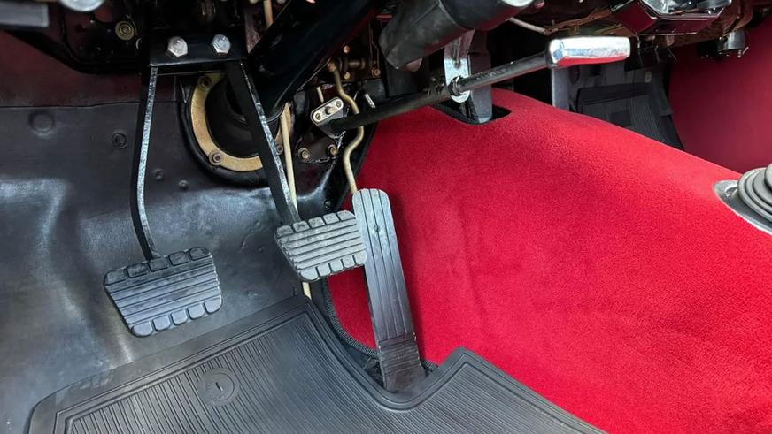 В Екатеринбурге продаётся заводской ГАЗ-24 с V8 и автоматом