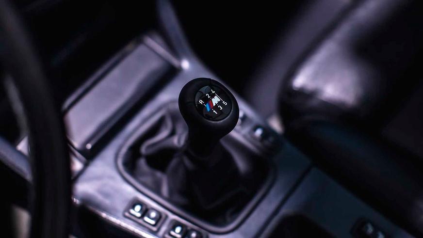 За пожилой кабриолет BMW (Е30) отдали почти 102 тысячи долларов