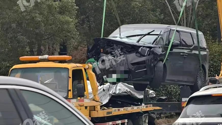 Фото дня: в Китае разбили 1300-сильный Yangwang U9