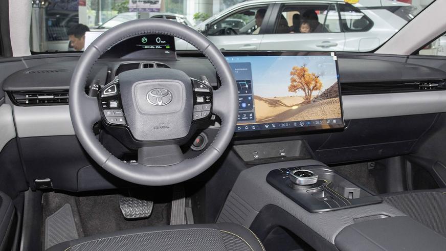В Китае стартовали продажи самой большой электрической Toyota