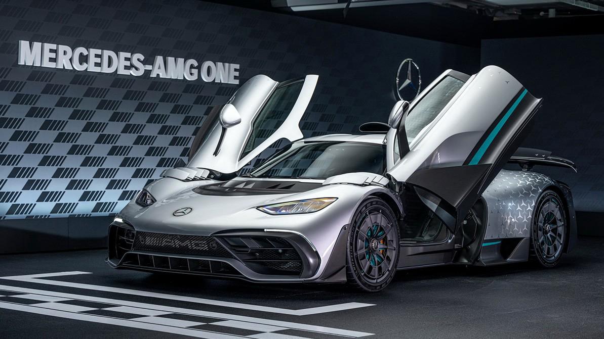 Серийный Mercedes-AMG One вышел в свет