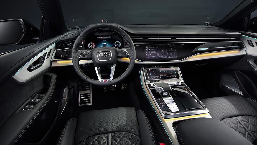 Обновлён кроссовер Audi Q8: новые фары и прежние двигатели