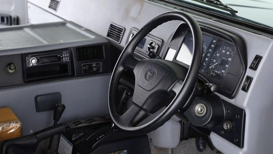 Редчайший Toyota Mega Cruiser не вызвал ажиотажа на аукционе