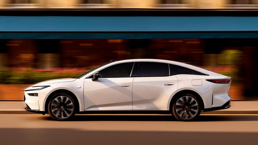 Toyota представила электрический седан для Китая