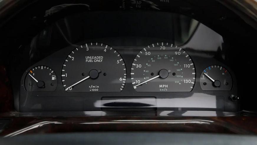 С молотка пустят Range Rover, похожий на Golf Cabriolet