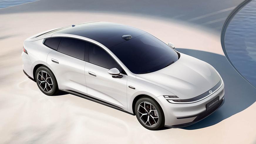У Changan появился электрокар с зарядкой километр в секунду