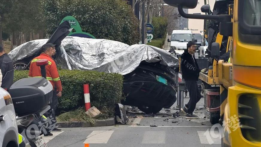 Фото дня: в Китае разбили 1300-сильный Yangwang U9