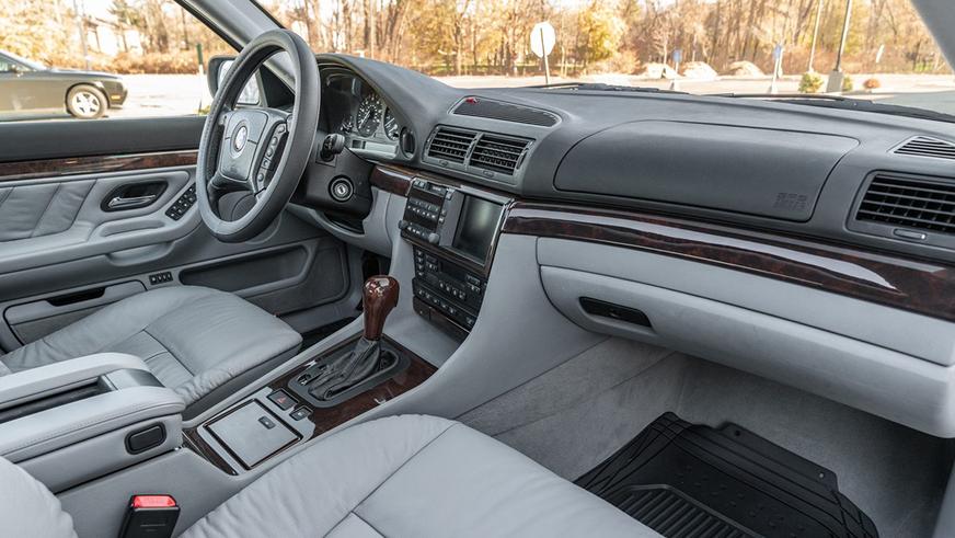 На торги выставили почти новую BMW 740iL (E38) 2000 модельного года